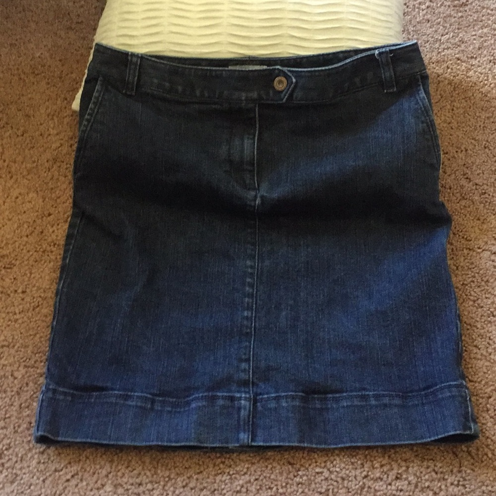Ann Taylor loft jean skirt 6
